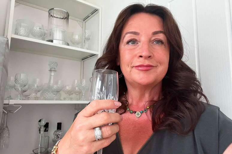Ceri Evans comprou um anel de diamante de 3 mil libras (cerca de R$ 20,7 mil) ap&oacute;s o seu div&oacute;rcio