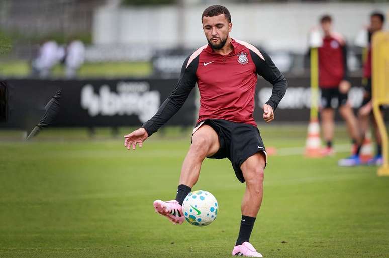 Labyad sente desconforto e n&atilde;o vai a campo no CT do Corinthians &ndash;
