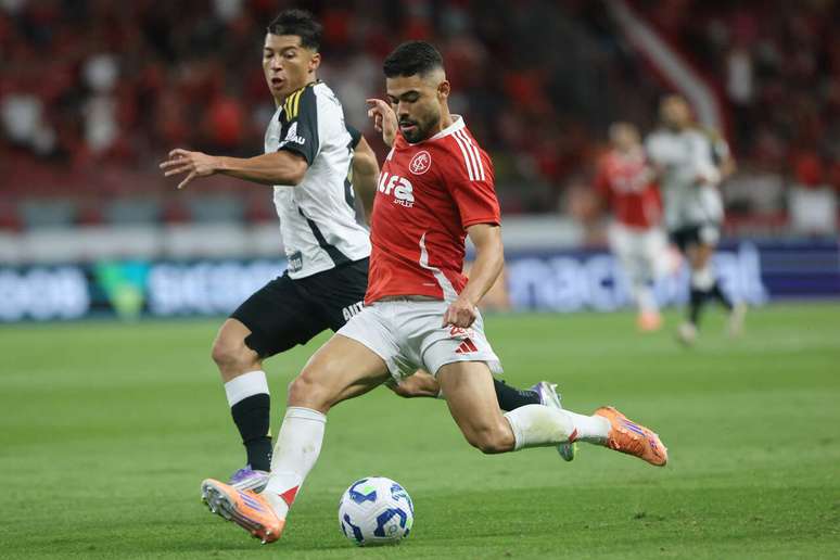 Transfer&ecirc;ncia s&oacute; acontecer&aacute; se agradar ao clube e ao jogador &ndash;