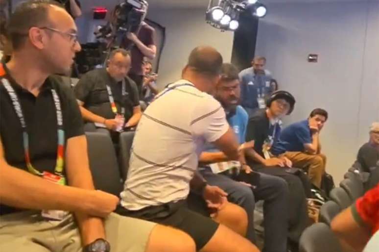 A discuss&atilde;o paralisou a coletiva por alguns instantes &ndash;