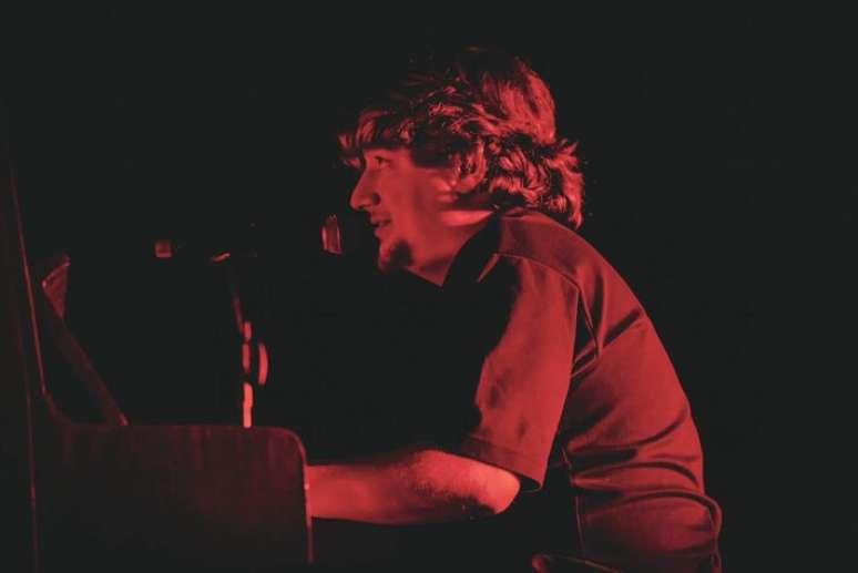 O cantor e compositor Joaquim mostra m&uacute;sicas autorais