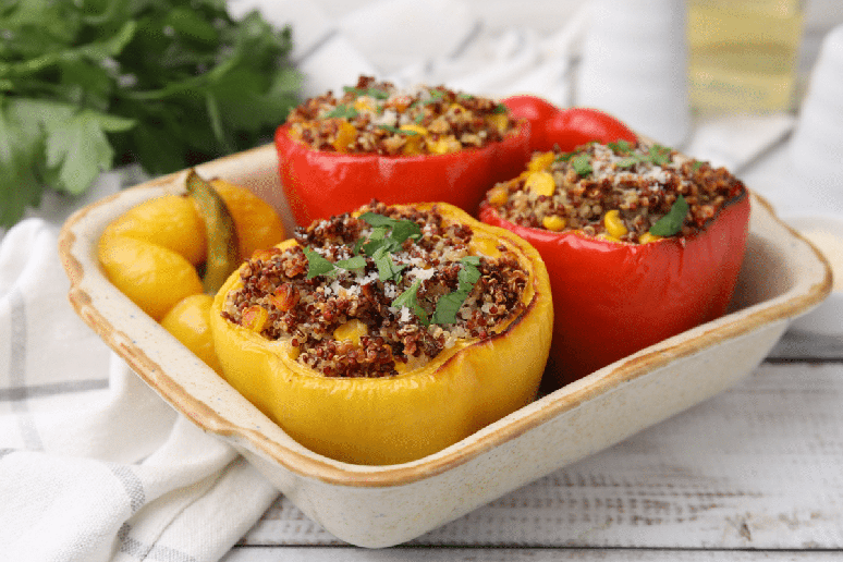 Piment&otilde;es recheados com quinoa 