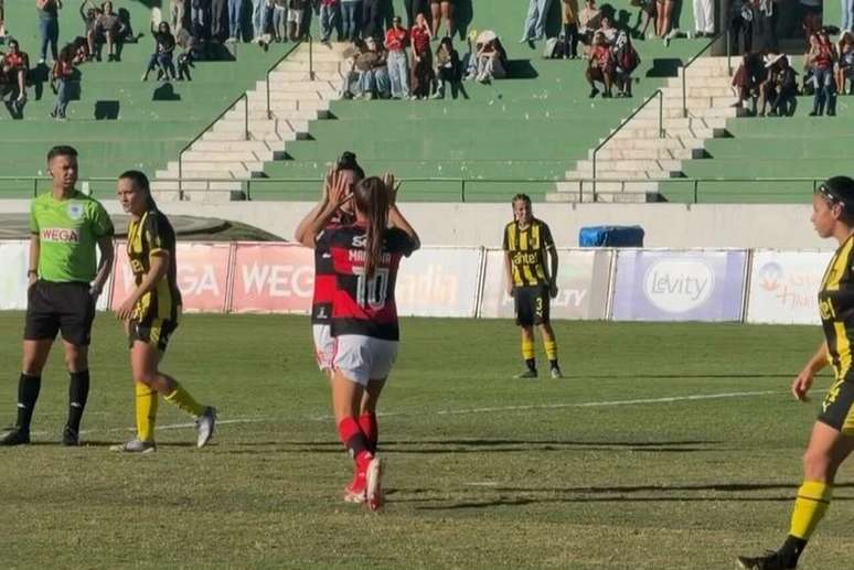 Flamengo n&atilde;o encontra dificuldades para bater o Pe&ntilde;arol (URU) na Ladies Cup &ndash;