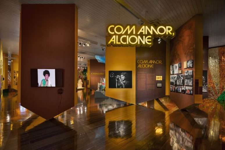 Exposi&ccedil;&atilde;o com 'Com Amor, Alcione' no Centro Cultural Vale do Maranh&atilde;o (CCVM). Mostra agora chega ao Museu das Favelas, em S&atilde;o Paulo.