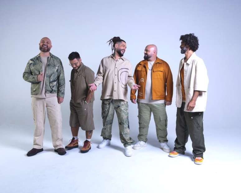 O grupo Maneva faz show para encerramento de turn&ecirc;