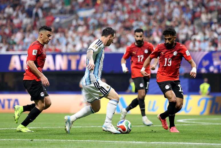 Virada hist&oacute;rica se torna um dos jogos mais pol&ecirc;micos desta Copa do Mundo &ndash;