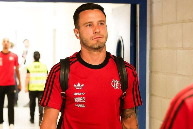 Sa&uacute;l em momento de concentra&ccedil;&atilde;o antes de Flamengo x Lausanne (SUI) &ndash;