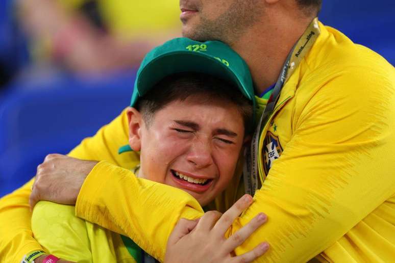 As derrotas no futebol podem ser usadas pelos pais para conversar com filhos sobre perdas