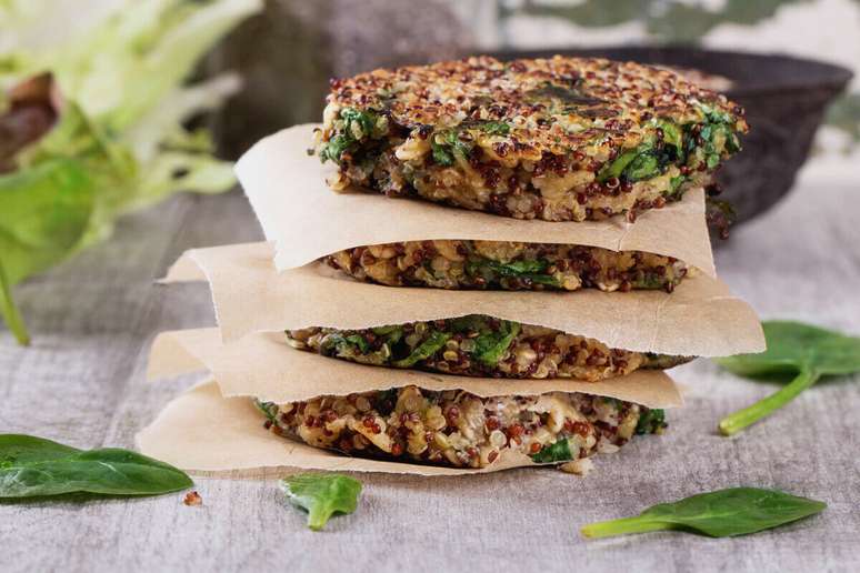 Hamb&uacute;rguer de quinoa com espinafre 