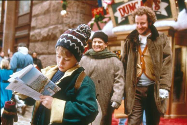 Cine na Pra&ccedil;a exibe 11 filmes ao ar livre, dentre eles, 'Esqueceram de Mim 2'.