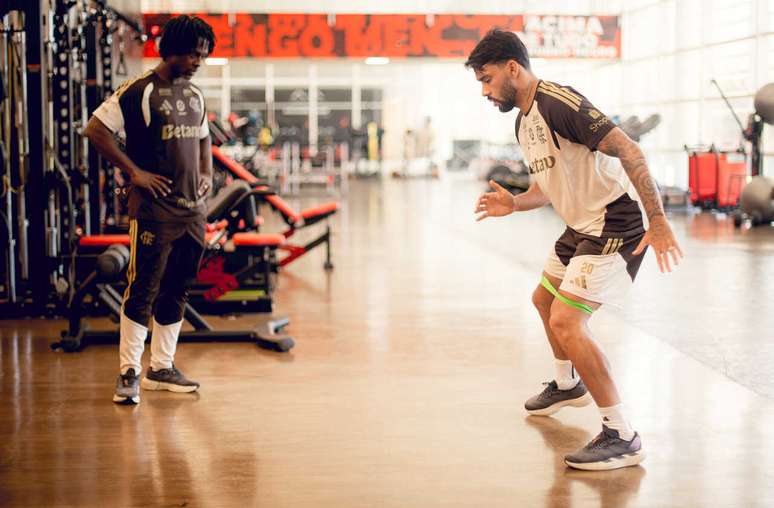 Lesionado, Paquet&aacute; realiza atividades f&iacute;sicas em retorno ao Fla &ndash;