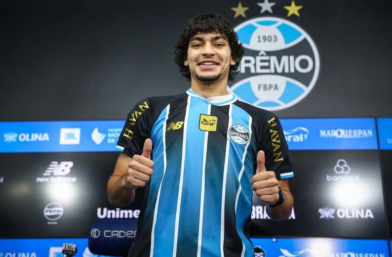 Matheus Nascimento disputar&aacute; posi&ccedil;&atilde;o com Carlos Vinicius e Braithwaite &ndash;