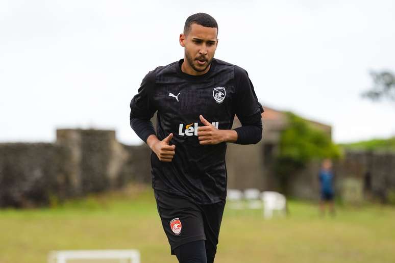 O goleiro Gabriel Batista &eacute; outro refor&ccedil;o vindo de Portugal &ndash;
