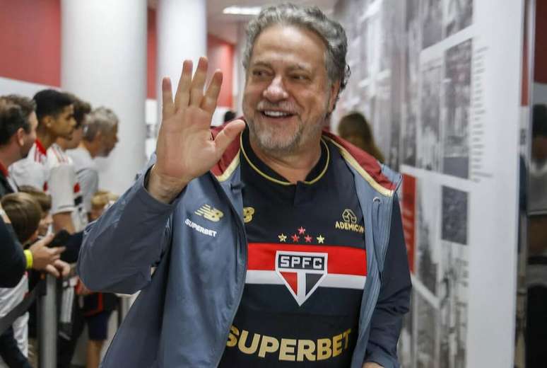 Defesa de Casares contesta acusa&ccedil;&otilde;es sobre gest&atilde;o no S&atilde;o Paulo &ndash;