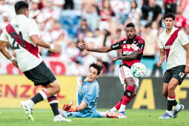 Bruno Henrique marcou um dos gols do 2 a 2 contra o River Plate &ndash;