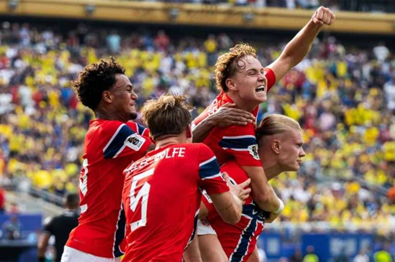 Procura por camisa da sele&ccedil;&atilde;o da Noruega cresceu muito ap&oacute;s a vit&oacute;ria sobre o Brasil &ndash; Divulga&ccedil;&atilde;o/NFF