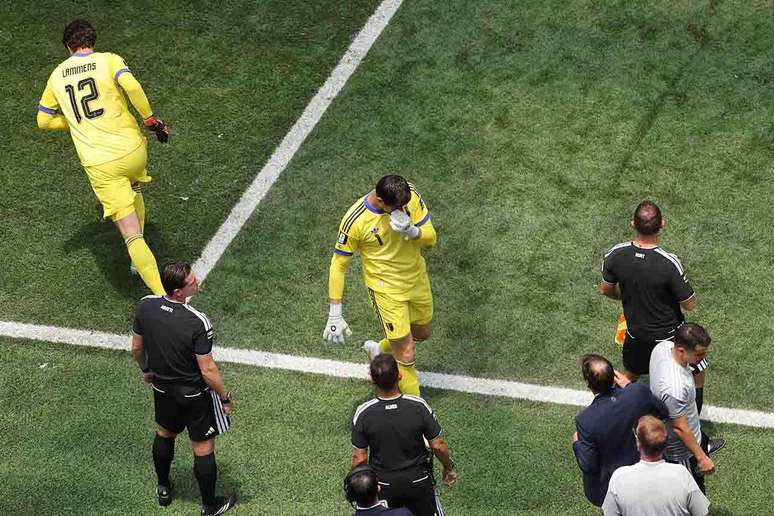 Courtois foi substitu&iacute;do por Senne Lammens contra a Espanha &ndash;