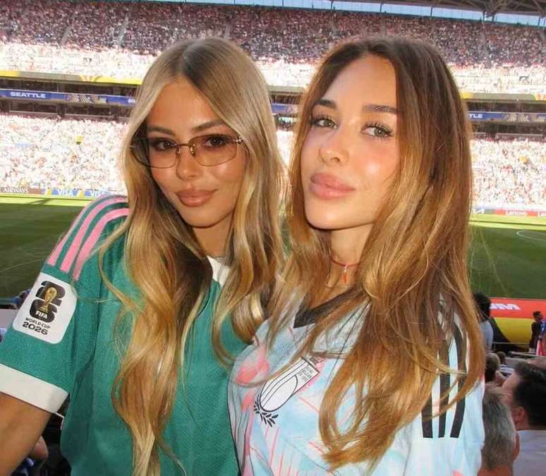 Mishel Gerzig Courtois e Mich&egrave;le De Bruyne posaram juntas nas arquibancadas durante partida da B&eacute;lgica &ndash;