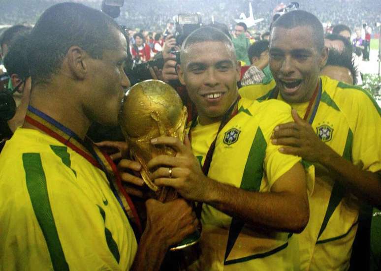 Ronaldo e Rivaldo tiveram parceria consagrada no t&iacute;tulo do Brasil, em 2002 &ndash;