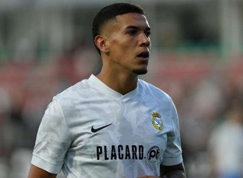 Naves jogou &uacute;ltima temporada no futebol portugu&ecirc;s &ndash;