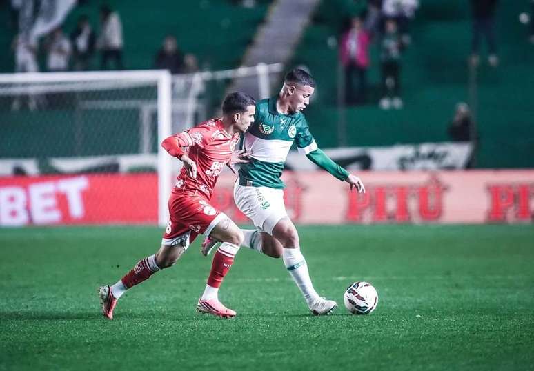 Juventude e Vila Nova fizeram um primeiro tempo truncado at&eacute; o gol que abriu o placar &ndash;