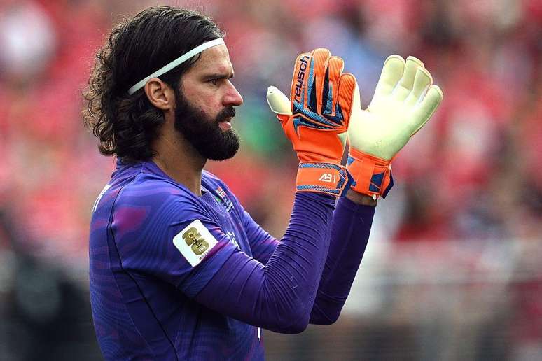 Alisson j&aacute; disputou tr&ecirc;s Copas do Mundo pelo Brasil e pode auxiliar na transi&ccedil;&atilde;o para 2030