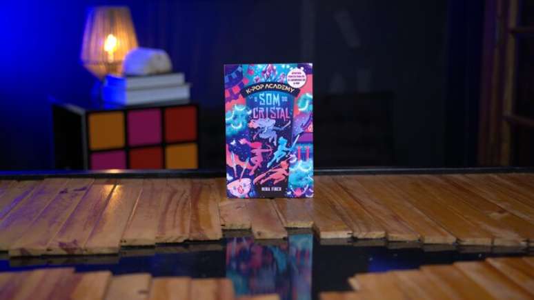 K-Pop Academy, de Mina Finch (editora Intr&iacute;nseca).