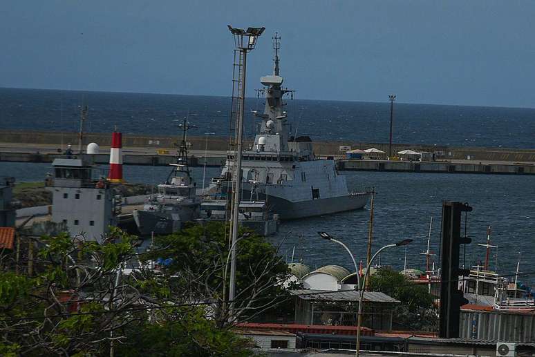 O USS Fort Lauderdale, que participou do bloqueio mar&iacute;timo que levou &agrave; opera&ccedil;&atilde;o para capturar Maduro, tornou-se o primeiro navio da Marinha dos EUA a atracar em um porto venezuelano em d&eacute;cadas