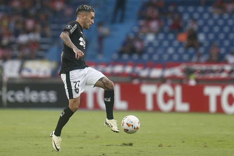 Direitos federativos do meia-atacante pertencem ao Botafogo &ndash;