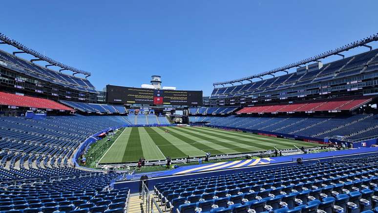 Est&aacute;dio de Boston totalmente aberto, sem prote&ccedil;&atilde;o contra o sol
