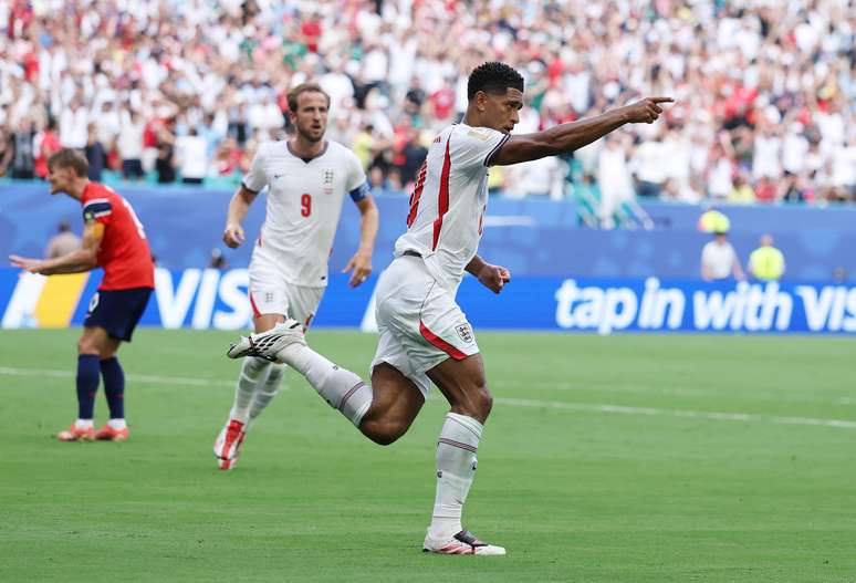 Bellingham na comemora&ccedil;&atilde;o do gol de empate da Inglaterra contra Noruega 
