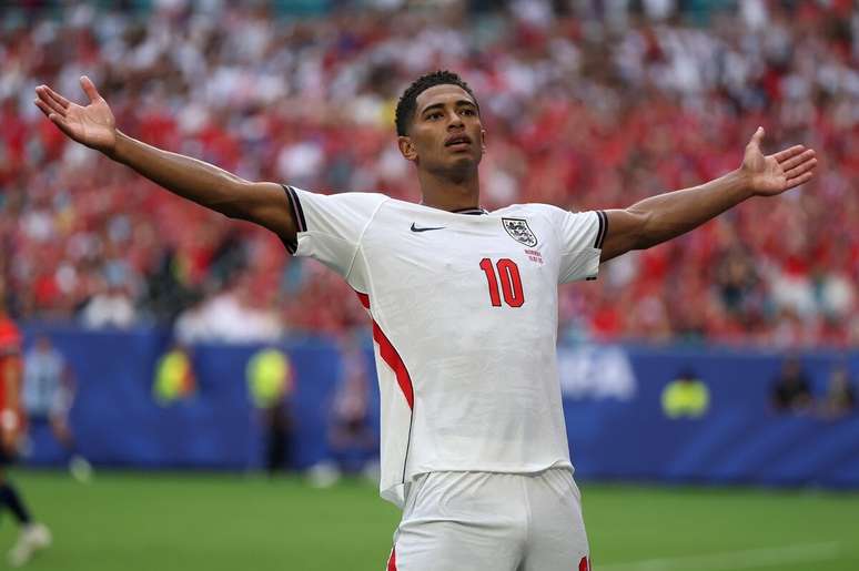 Bellingham marcou duas vezes e deu a vit&oacute;ria para a Inglaterra &ndash;