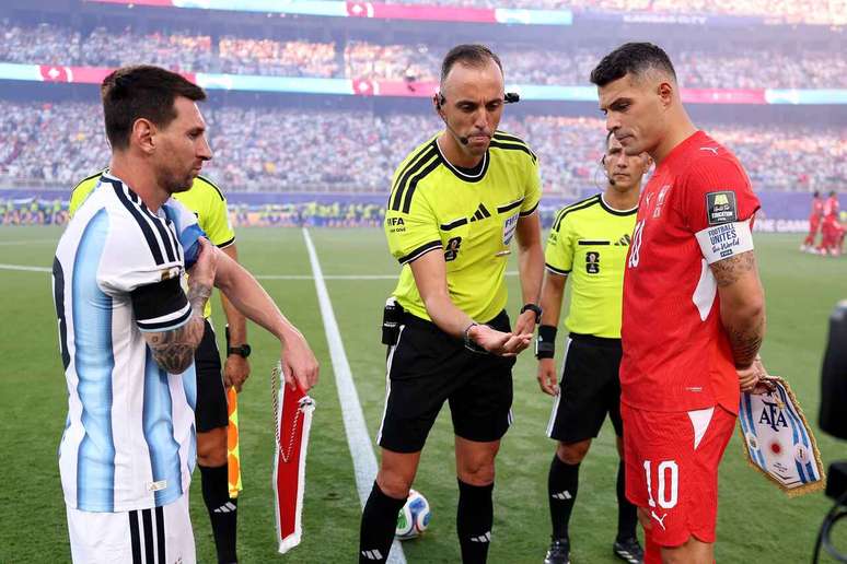 O treinador da Su&iacute;&ccedil;a criticou duramente o &aacute;rbitro Jo&atilde;o Pinheiro ap&oacute;s o jogo&nbsp;&ndash;