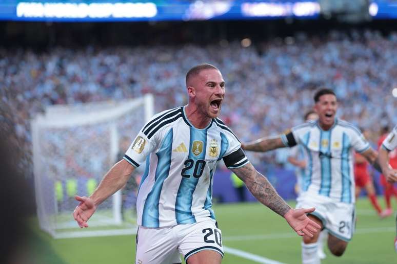 Mac Allister abriu o placar para a Argentina logo no in&iacute;cio do jogo contra a Su&iacute;&ccedil;a &ndash;