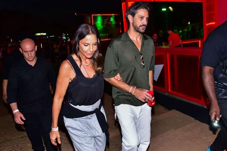 Ivete Sangalo e Tiago Maia foram vistos juntos curtindo a noite paulistana