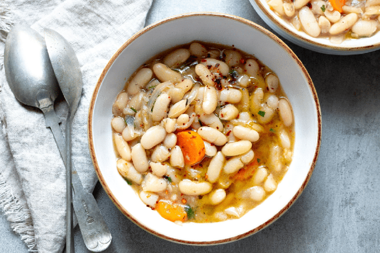 Sopa de feij&atilde;o-branco 