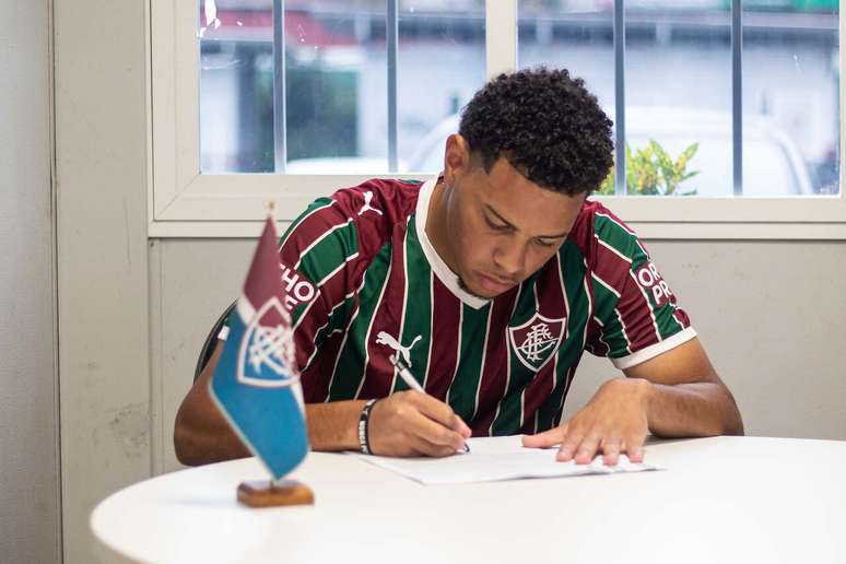 No CT Vale das Laranjeiras, Marcos Paulo assina novo v&iacute;nculo com o Fluz&atilde;o &ndash;