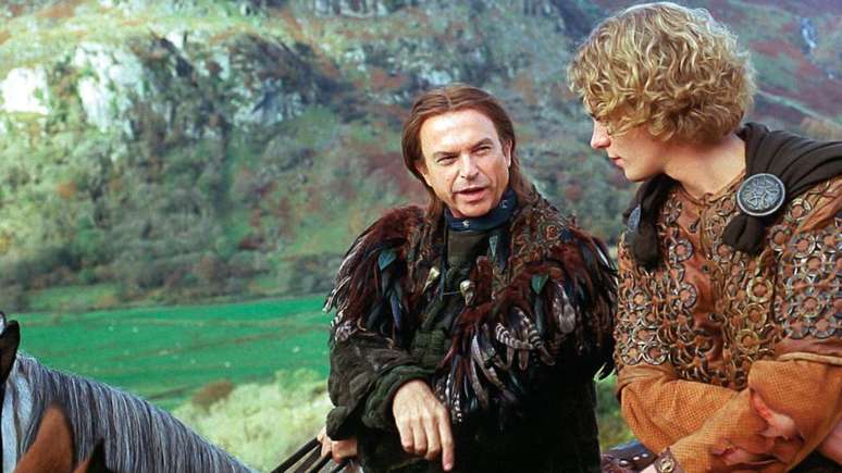 Ele interpretou o papel-t&iacute;tulo na s&eacute;rie de TV de aventura e fantasia 'Merlin', de 1998, e em sua continua&ccedil;&atilde;o de 2006.