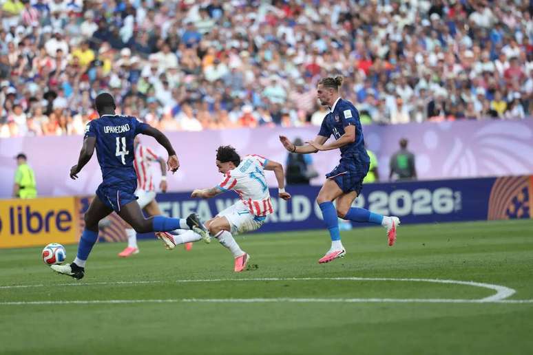 Adrien Rabiot durante o jogo da Fran&ccedil;a contra o Paraguai nas oitavas de final &ndash;