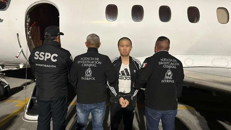 Autoridades cubanas apreenderam Zhang Zhidong e o enviaram de volta para o M&eacute;xico, de onde as autoridades o extraditaram para os Estados Unidos