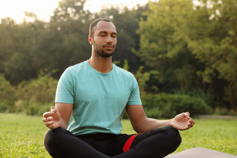 Os benef&iacute;cios do yoga podem ser percebidos em algumas semanas, mas a melhora significativa pode levar meses 