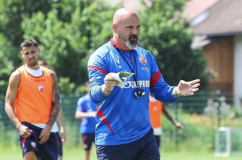 Hoje, Stankovic &eacute; o t&eacute;cnico do Estrela Vermelha, seu clube de inf&acirc;ncia &ndash;