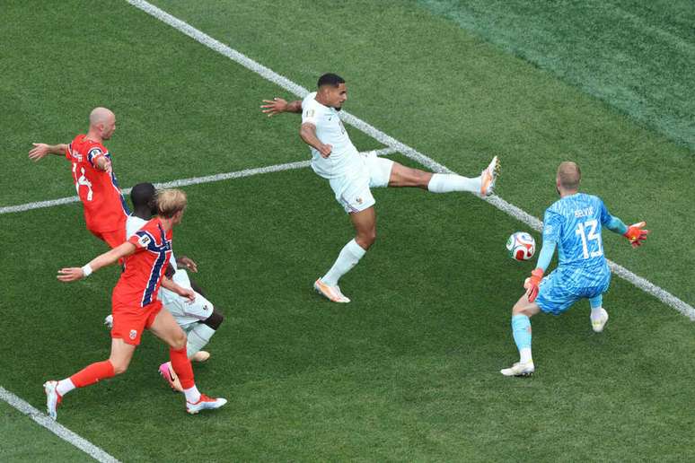 Lacroix em campo pela Fran&ccedil;a nesta Copa do Mundo &ndash;