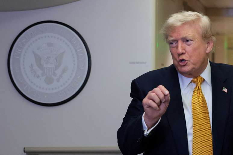 Trump diz que EUA ser&atilde;o reembolsados ​​em 20% sobre toda carga transportada pelo Estreito de Ormuz