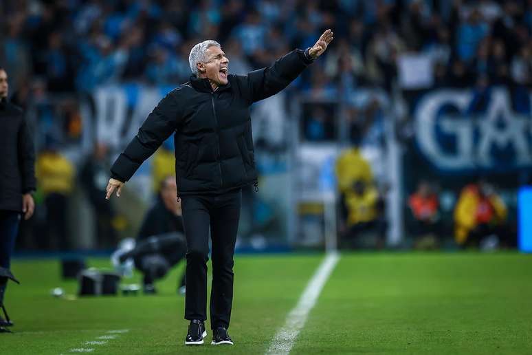 Lu&iacute;s Castro elogiou o goleiro Gabriel Grando &ndash;