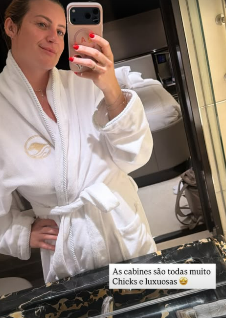 Renata Fabrini&nbsp;publicou foto em uma cabine do iate