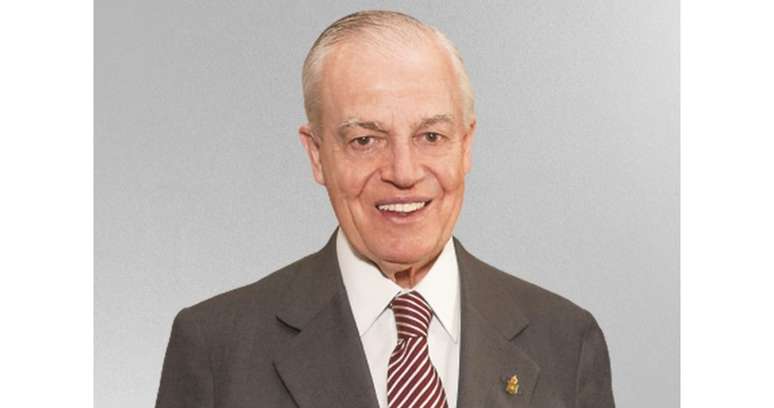 O atual chefe da Casa Imperial do Brasil, Dom Bertrand: apego &agrave; tradi&ccedil;&atilde;o ao decidir contra o sobrinho-herdeiro