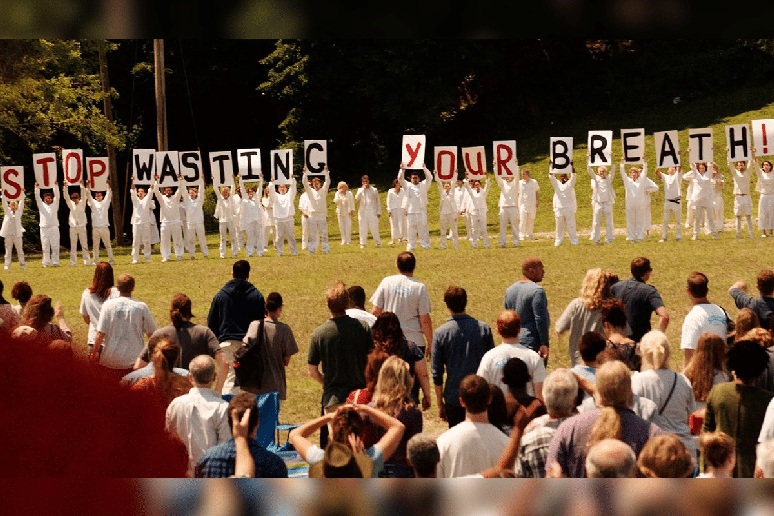 &ldquo;The Leftovers&rdquo; &eacute; baseada no romance de mesmo nome do escritor Tom Perrotta e aborda as consequ&ecirc;ncias de um desaparecimento coletivo inexplic&aacute;vel 