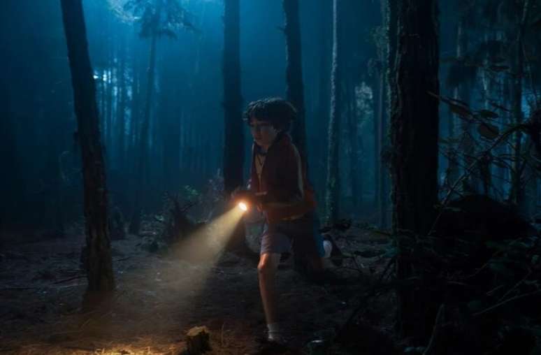 A trama acompanha Miguel, um garoto de 10 anos que entra em uma floresta ap&oacute;s aceitar um desafio
