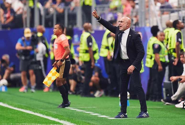 Luis de la Fuente durante o jogo entre Fran&ccedil;a e Espanha &ndash;